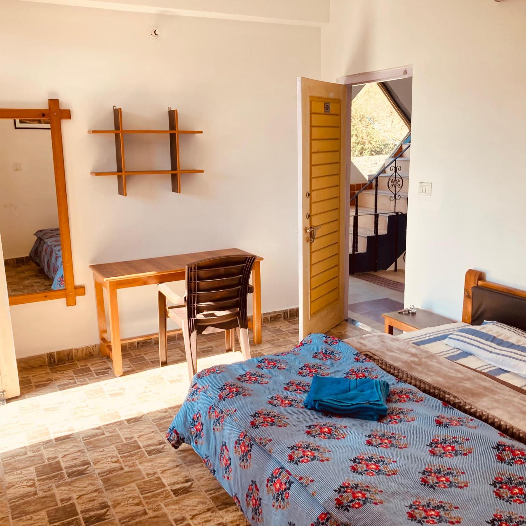 Oasis Guest House Bhagsu D'Shala Dharamshala Esterno foto