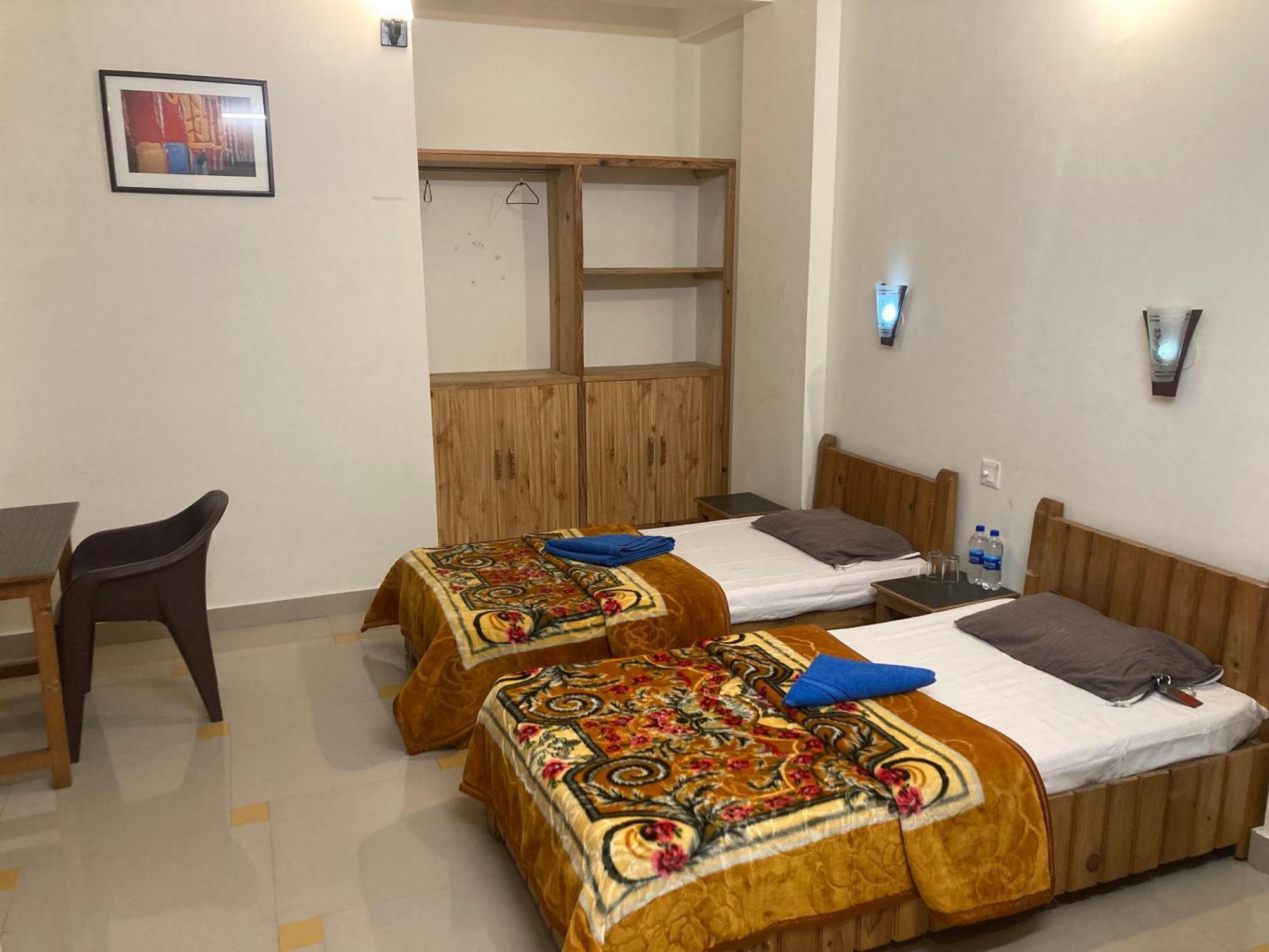 Oasis Guest House Bhagsu D'Shala Dharamshala Esterno foto