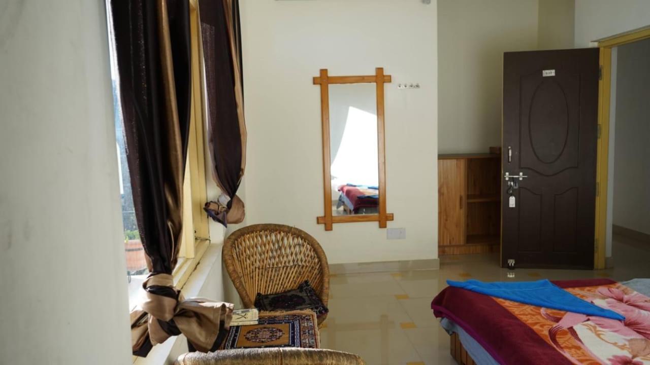 Oasis Guest House Bhagsu D'Shala Dharamshala Esterno foto