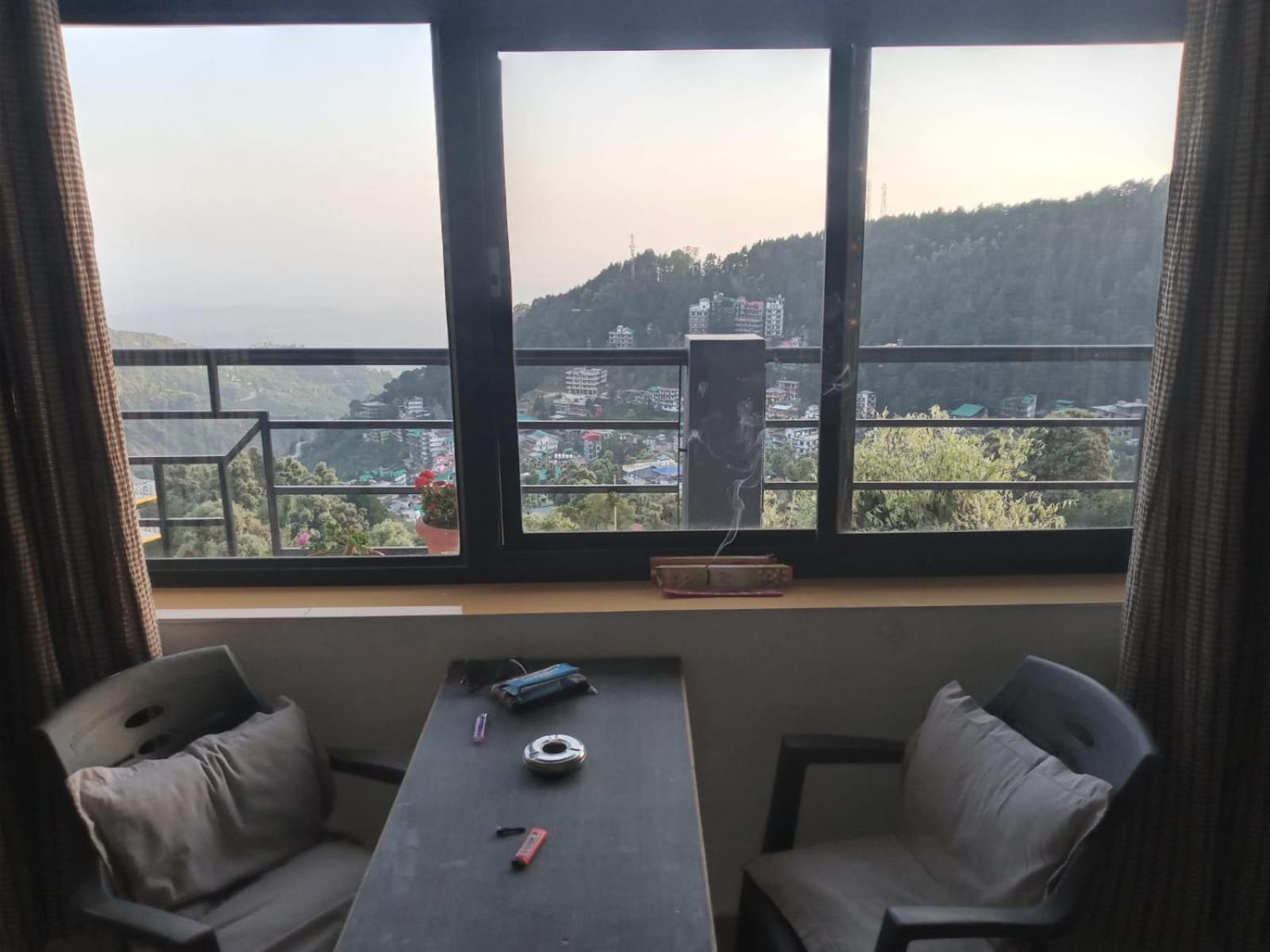 Oasis Guest House Bhagsu D'Shala Dharamshala Esterno foto