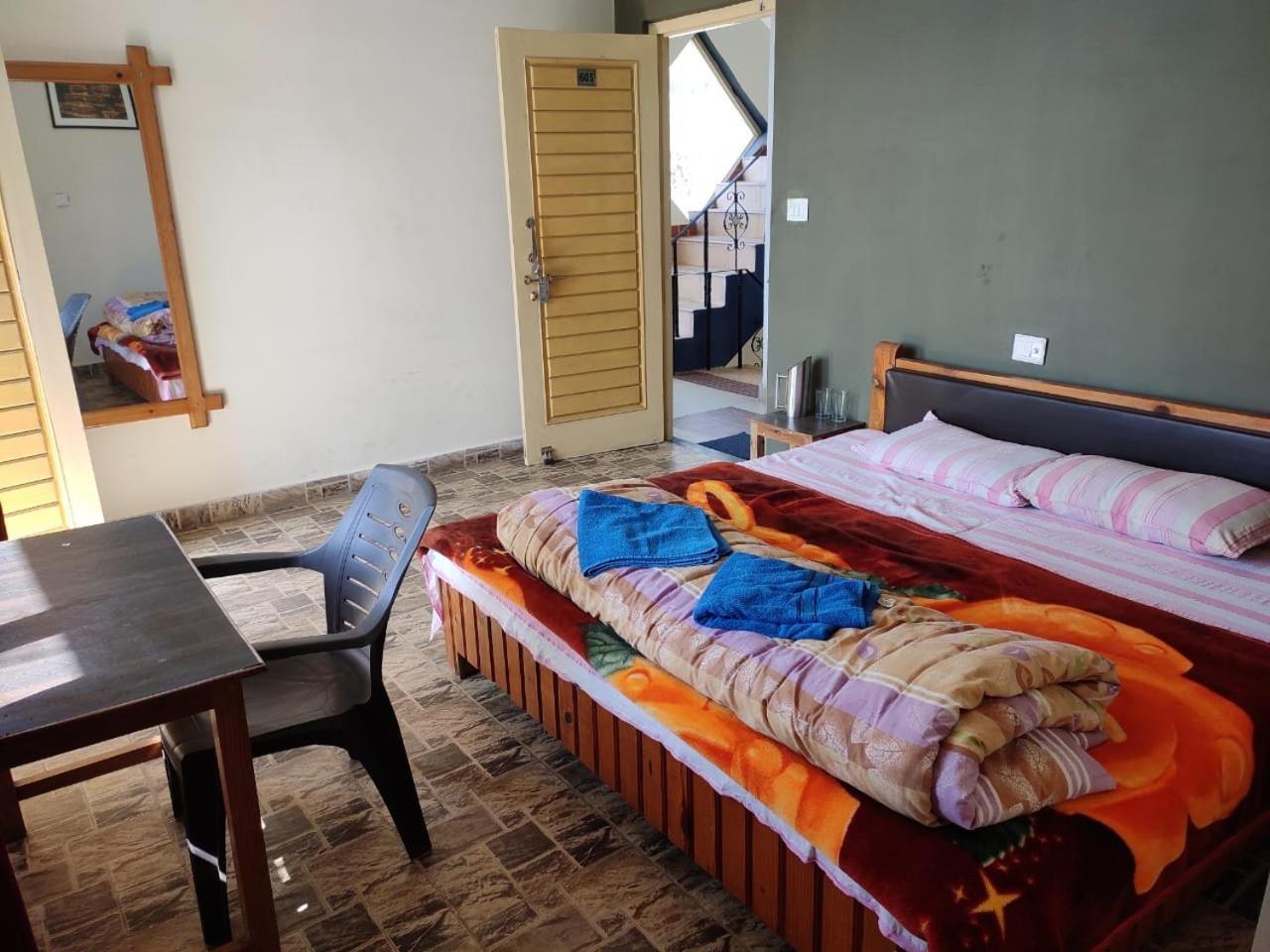 Oasis Guest House Bhagsu D'Shala Dharamshala Esterno foto