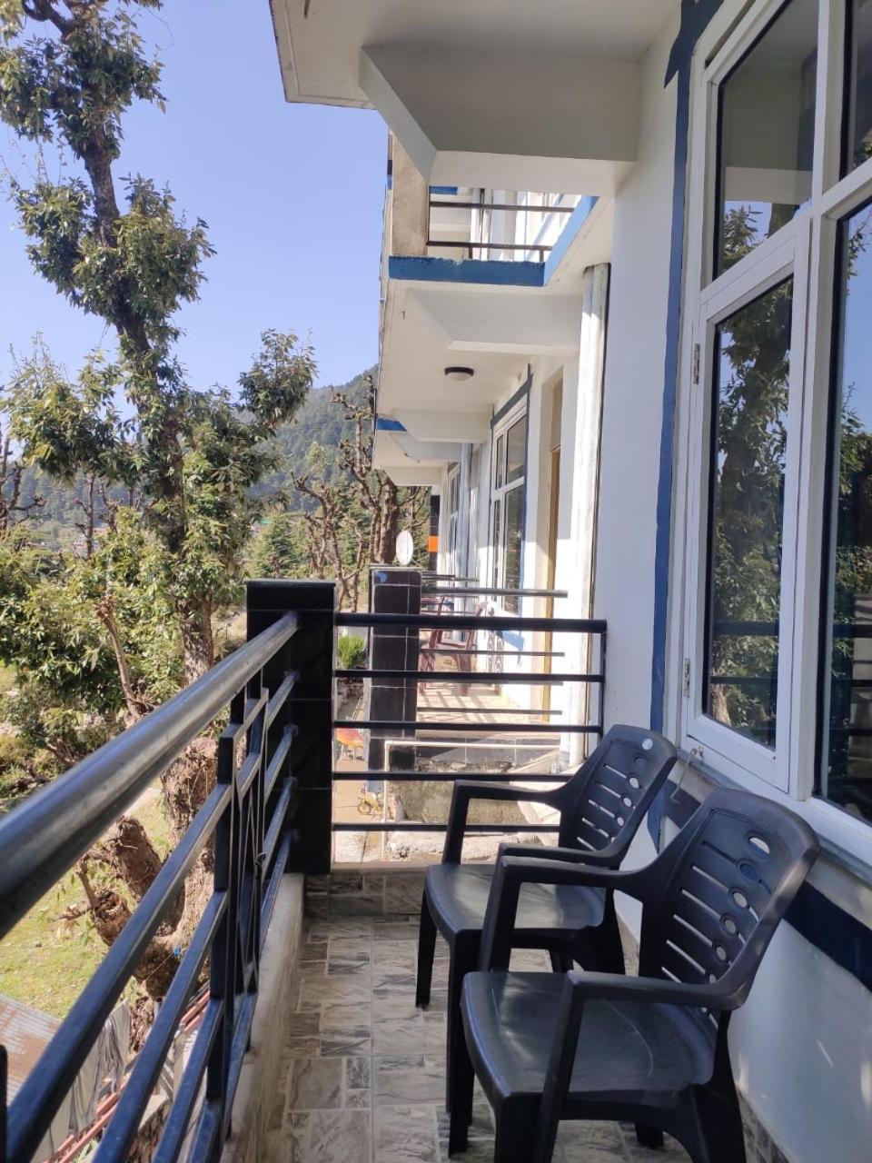 Oasis Guest House Bhagsu D'Shala Dharamshala Esterno foto