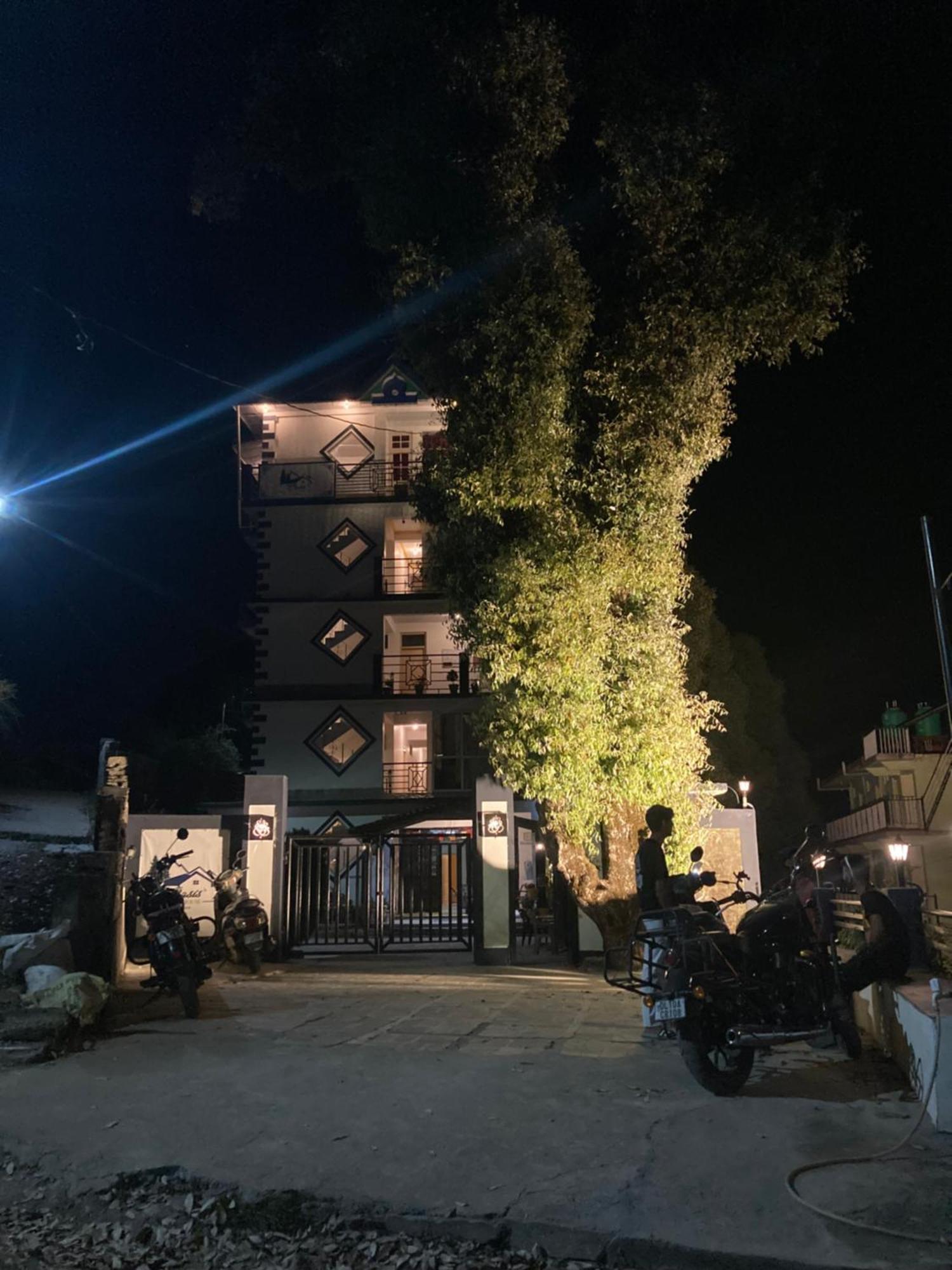 Oasis Guest House Bhagsu D'Shala Dharamshala Esterno foto
